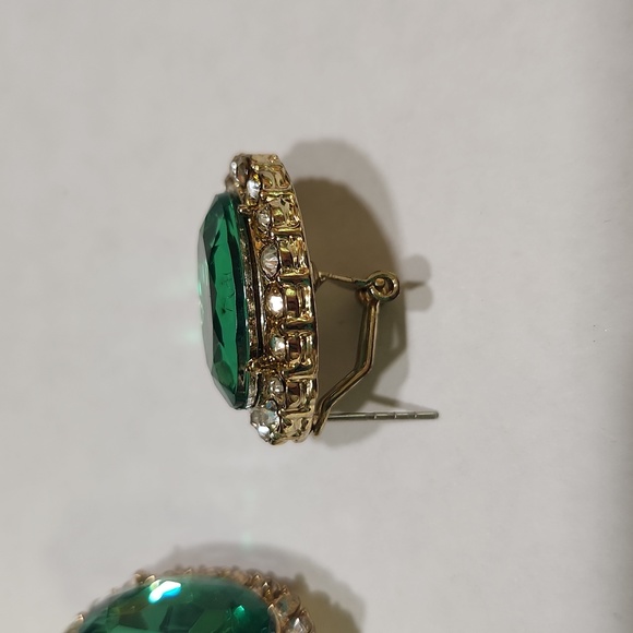 Bright green bling earrings pierced - Picture 5 of 6